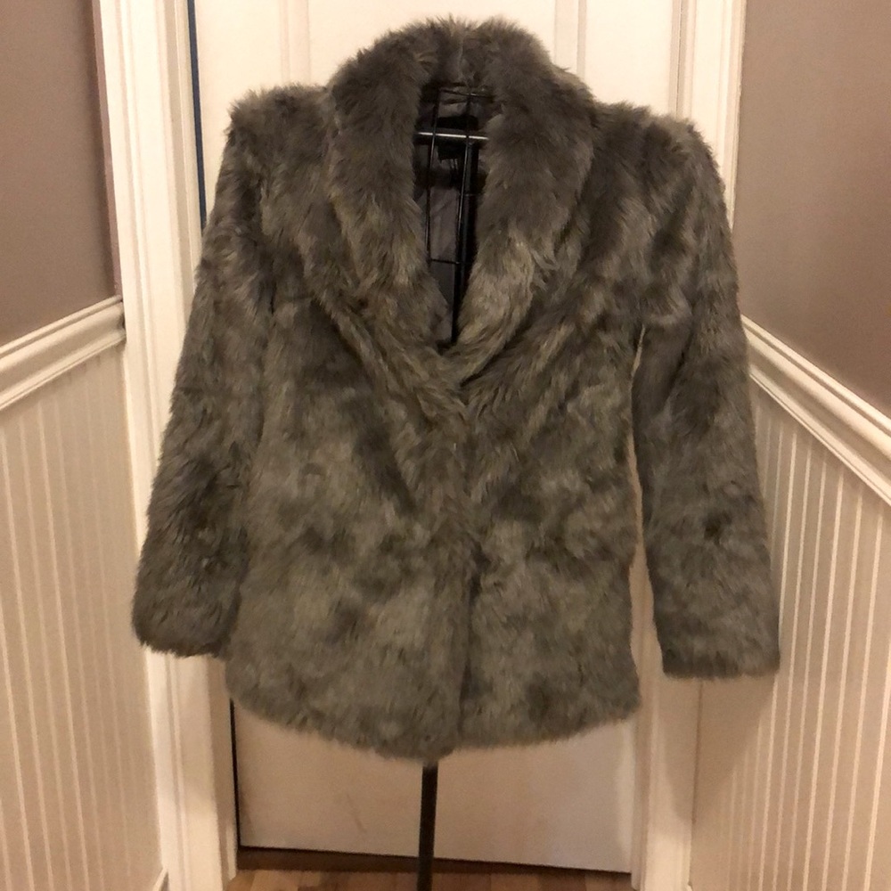 Faux Fur Forever 21 Gray/Silver Coat size Medium